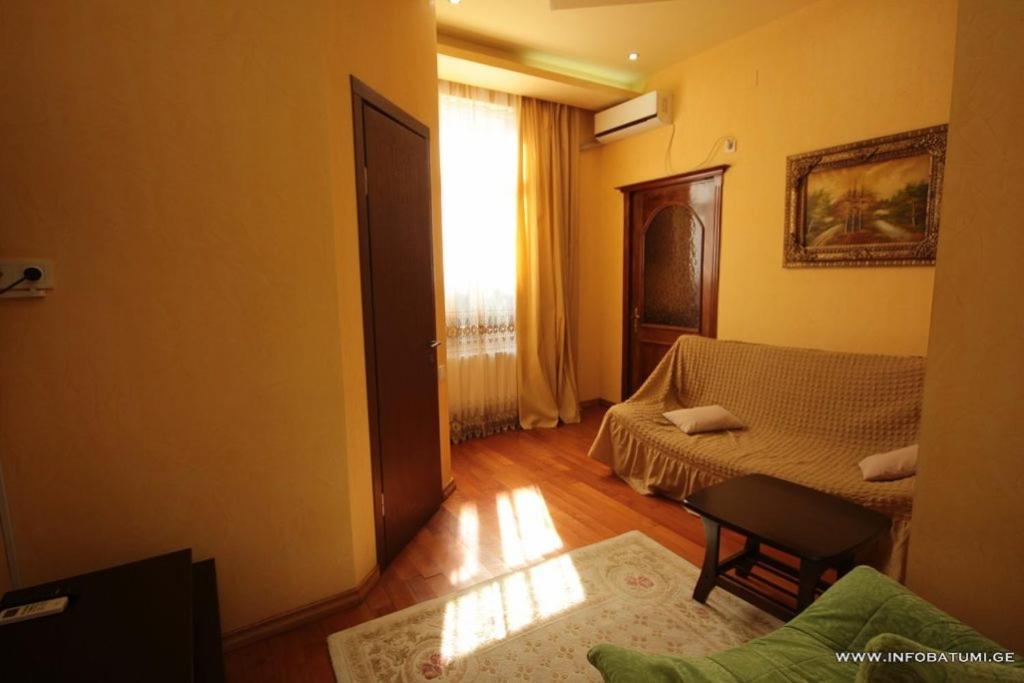 Hotel Black Sea House Batumi Ngoại thất bức ảnh